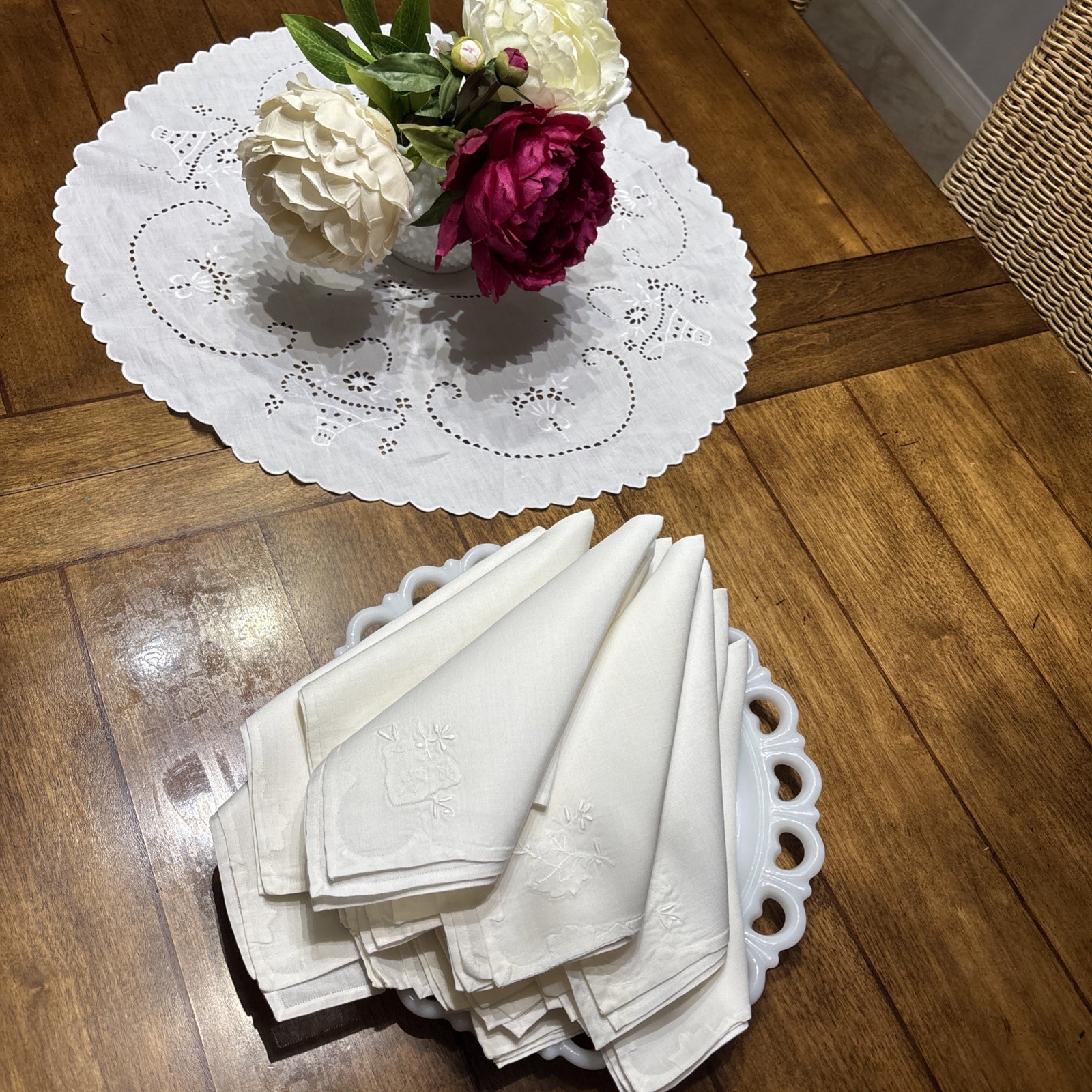 Vtg Hand Appliquéd & Embroidered In Madeira Off White Ginger napkins Set of 15