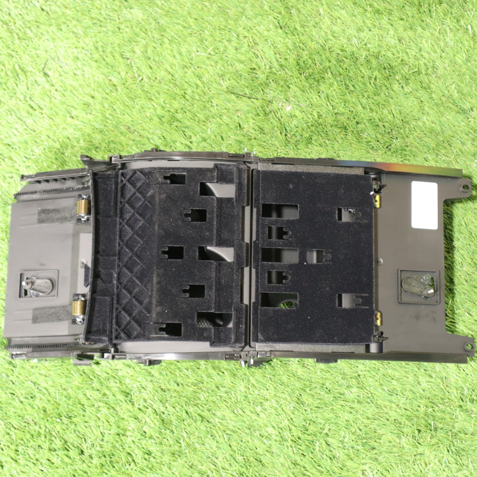 NEW  OEM Rolls Royce Drink Holder Wraith Dawn Black 51169261641 Assembly