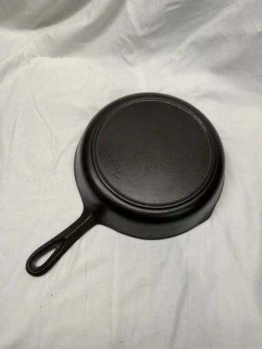 Vintage Unmarked BSR #7 Cast Iron Skillet