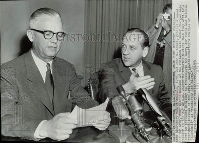 1954 Press Photo Robert Stevens and John Adams speak with press at the Pentagon.