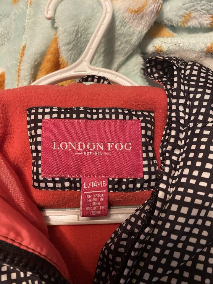 London Fog Girls Size 14/16 White&Black With Faux Fur Lined Hood Long Coat - Image 2 of 4