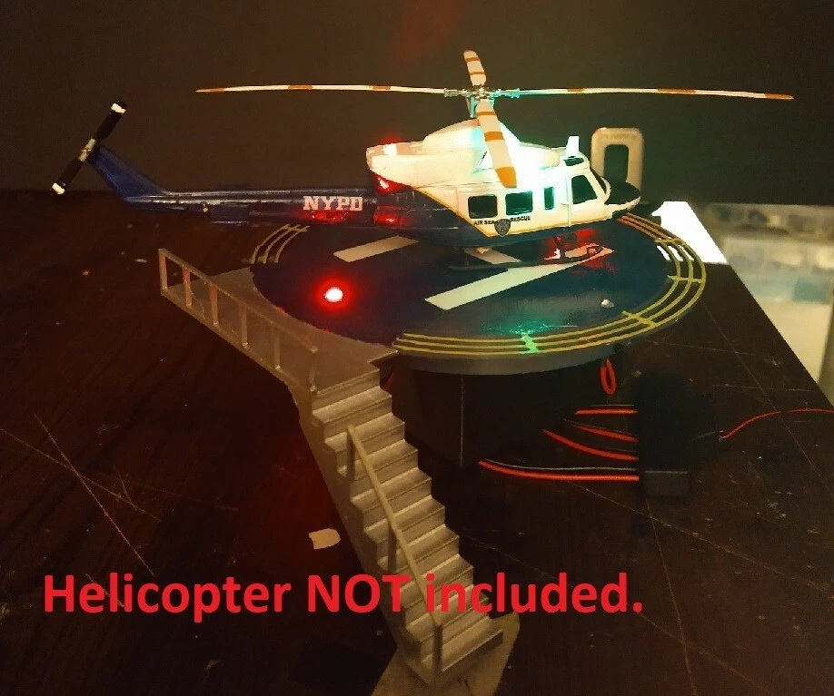 S 1:64 scale heli pad helicopter landing pad w 4x red blinking LEDs - Image 2 of 4