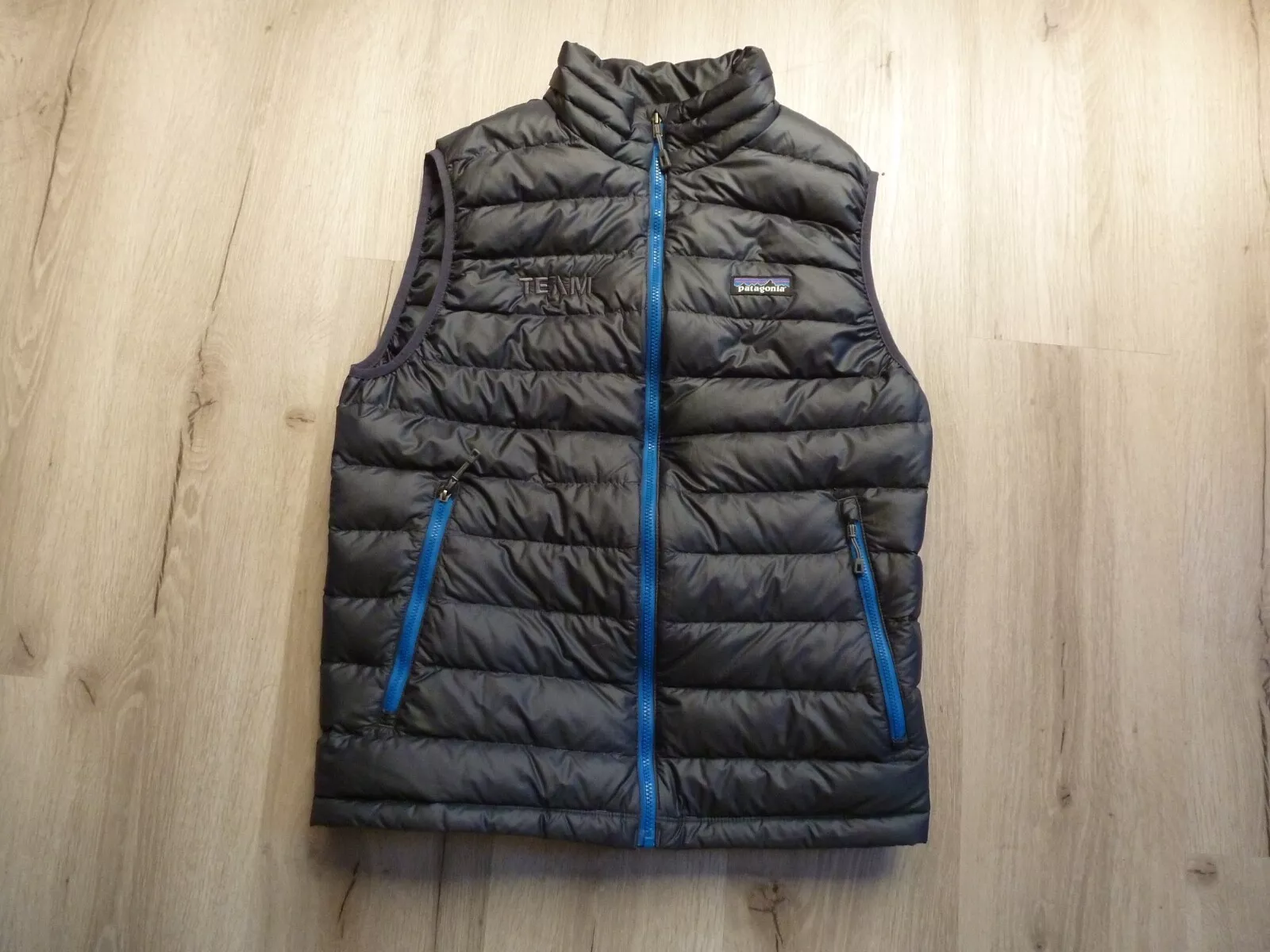 patagonia down sweater puffer goose down zip logo on chest team jacket