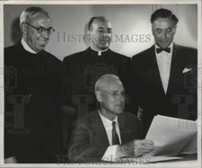 1953 Press Photo Louis Quarls, Father Anthony Berens and others. Milwaukee