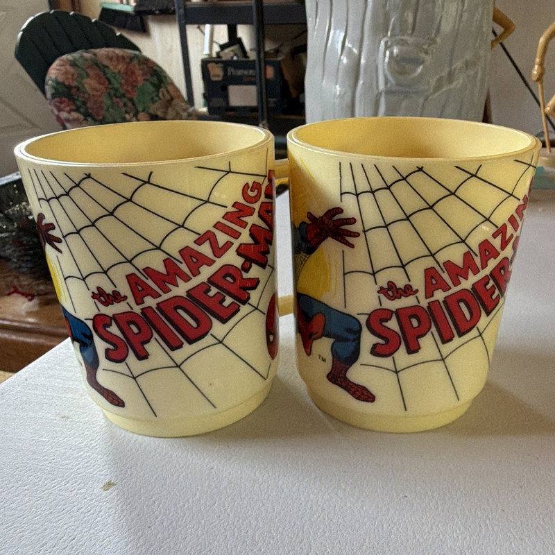Deka The Amazing Spider-Man Spider-Man Decorated Plastic Mug 12 fl oz Yellow