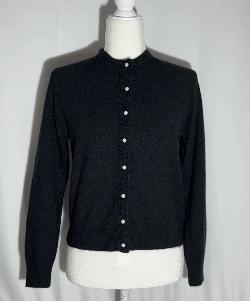 Cardigã suéter elegante Laura SCOTT botão pérola pequeno XS preto luxo silencioso - Imagem 3 de 4