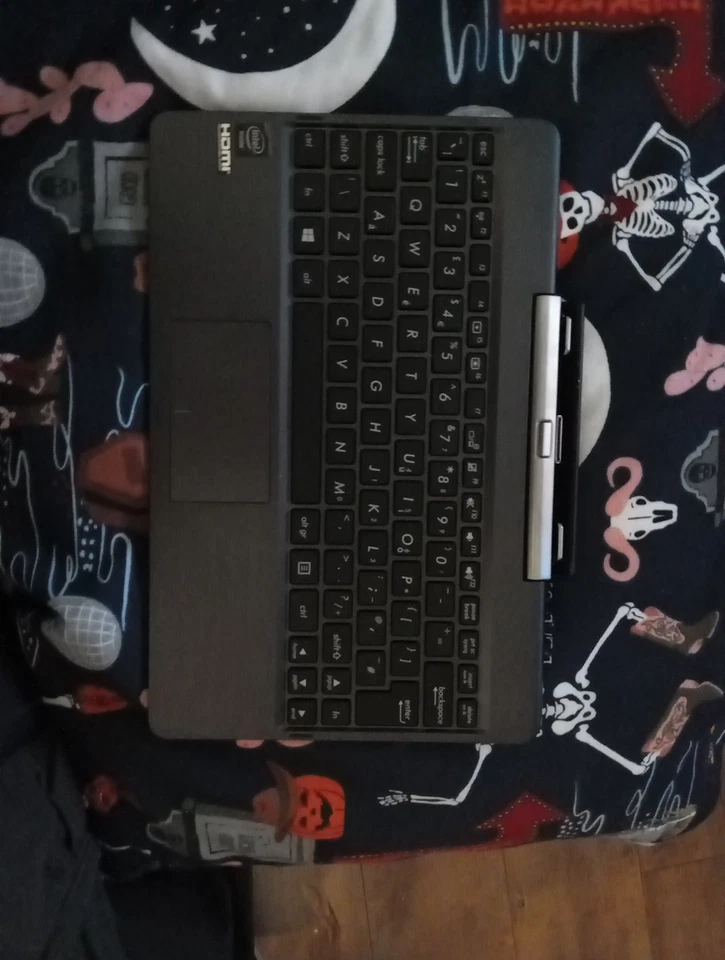 Asus T100/Z3740/2GB Ram/32gb SSD/10 /W8/B Windows 10 Laptop - Image 4 of 4