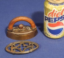 Vtg Antique Miniature Toy Salesman Sample Sad Iron with Wood Handle and Trivet
