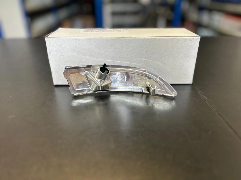 LUCE RETROVISORE SPECCHIETTO SX ORIGINALE  FORD BMAX 2012-2017 FIESTA 2008-2019  - Immagine 2 di 4