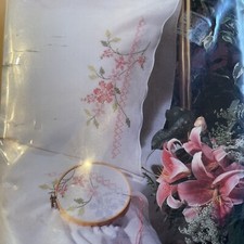 Vtg Tobin Stamped Pillowcases for Embroidery Pair Set 2 Floral Design Scallop