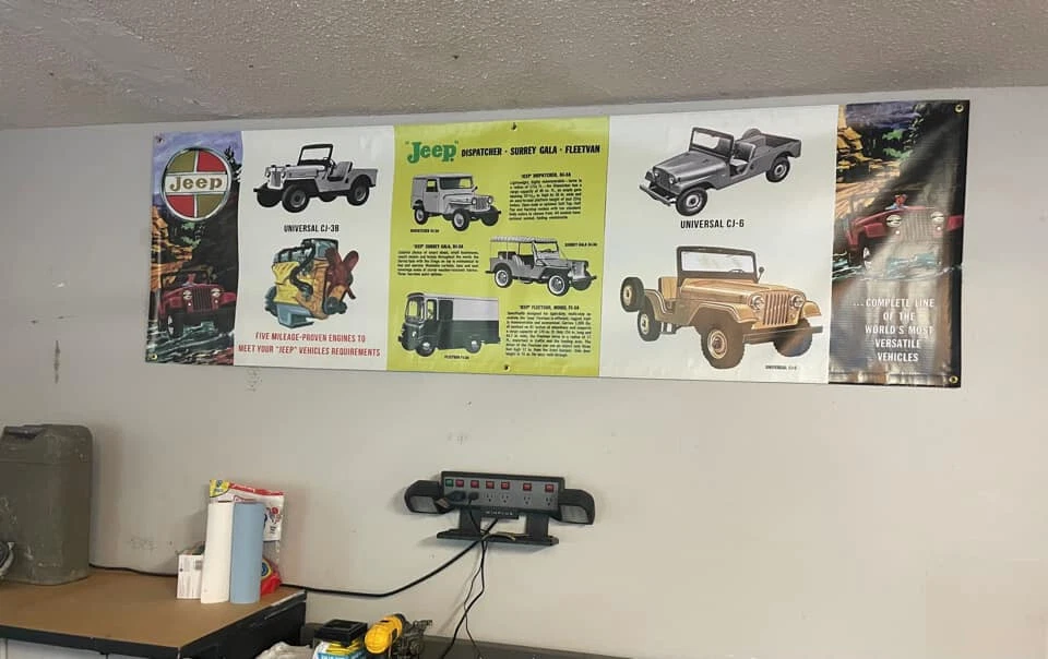 1960s Willys Dealer Garage Banner 4x4 Jeep CJ-5 CJ-6 CJ-3B DJ-3A Dispatcher Foto 3 de 3