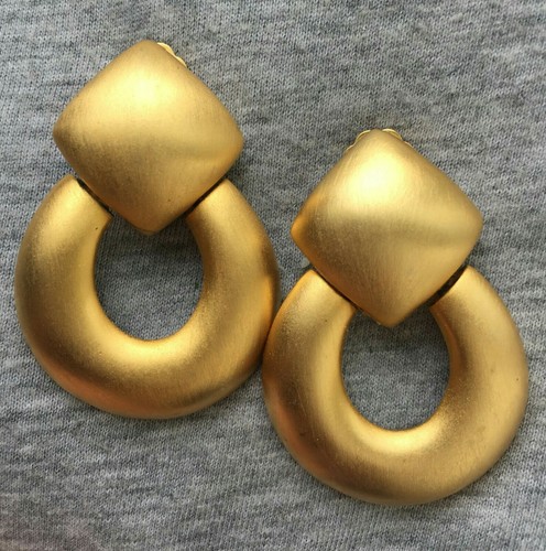 Vtg 90s Gold Tone Round Button Earrings Classic Cla Gem