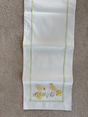 Inspired Treasures Easter Chicks Embellished Table Runner 13"x72" Farmhouse - 第 1/5 張圖片