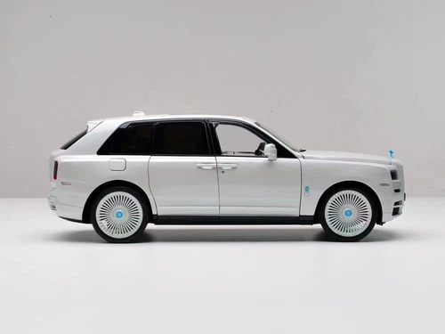 1/18 Rolls Royce Cullinan limited edition white Diecast Fully-opened - Picture 7 of 9