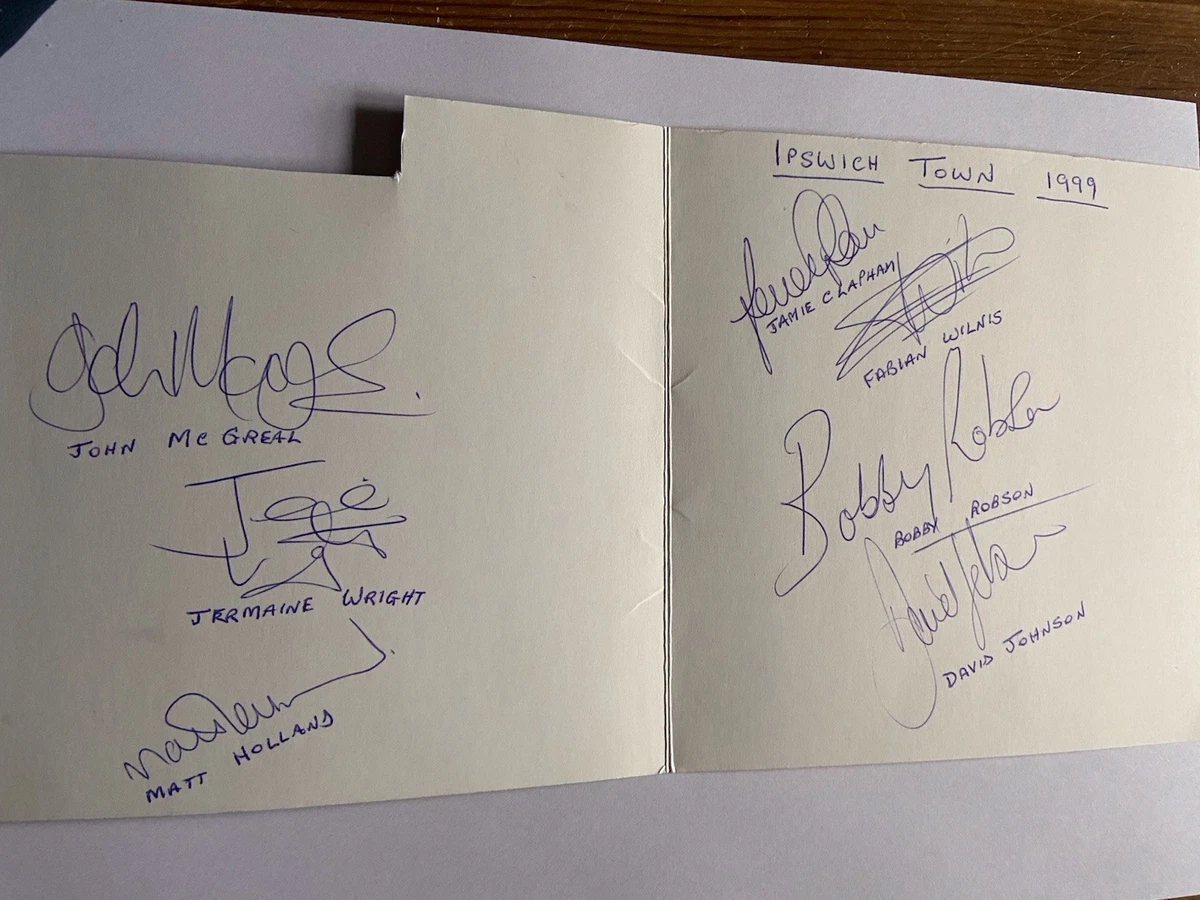 Photo Encadrée Signée Bobby Robson - Format A4 - Autographe Légendaire Avec COA - Angleterre Italie 90 - Collection Foot