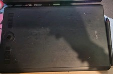 Wacom Intuos Pro PTH660 Drawing Tablet with Pen