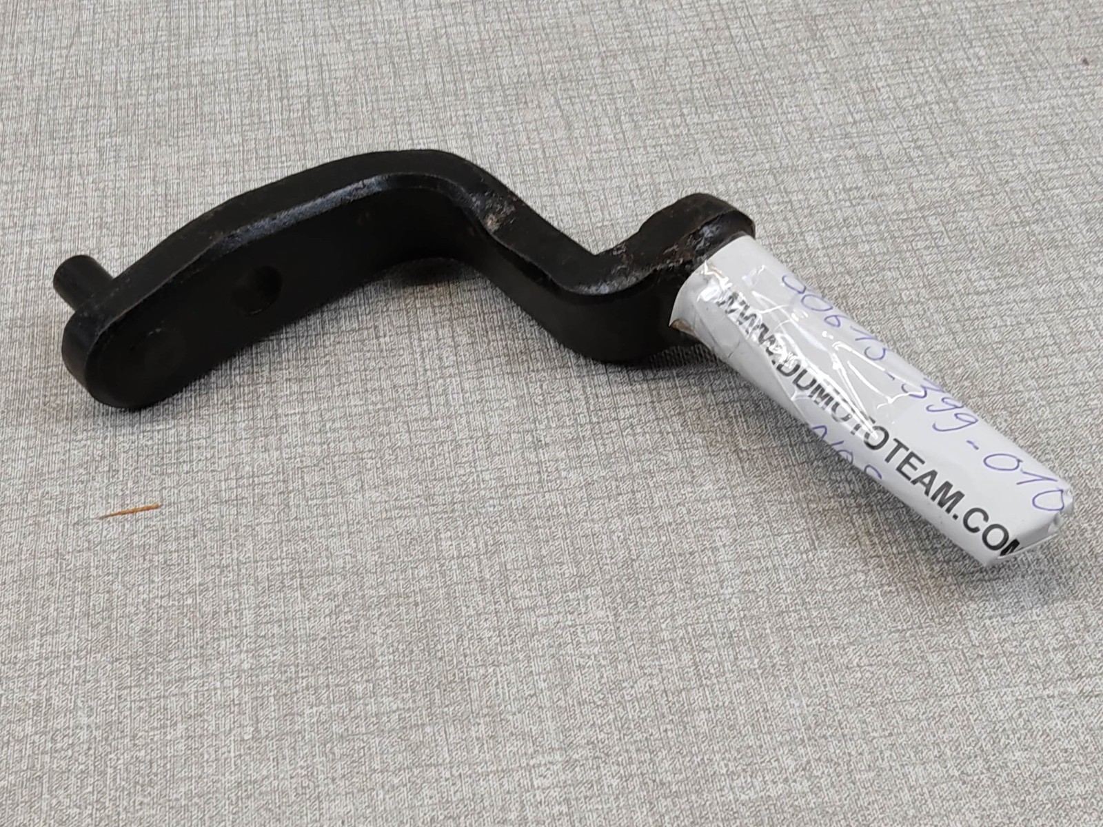 Barre repose-pied droit original Honda 50615-399-010 pour moto vintage CB125T