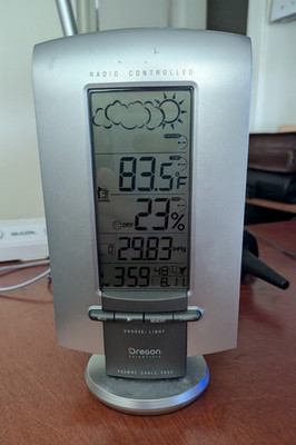 Oregon Scientific BAR898HGA Weather Station w/ one THGR268 Outdoor Sensor