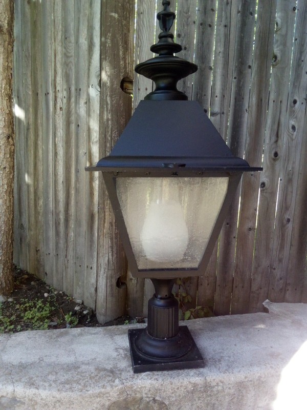 Post Lantern/Outdoor Light/Sand Cast Aluminum/Black Finish