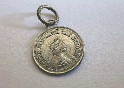 Vintage Anhänger Medaille QUEEN ELIZABETH THE SECOND Silber? Sammlerstück 