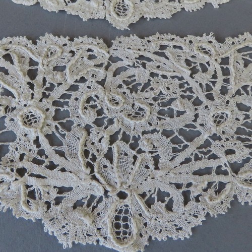 Pr Antique 19thC Handmade Creamy ROSALINE Bobbin LACE Cuffs or Collar Trim - Picture 3 of 4