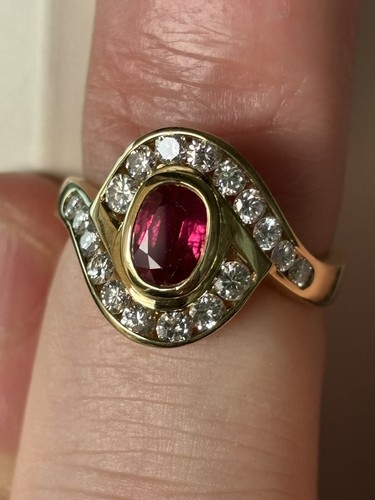 Anello Rubino e Brillanti - Oro Giallo 18k - Foto 10 di 10