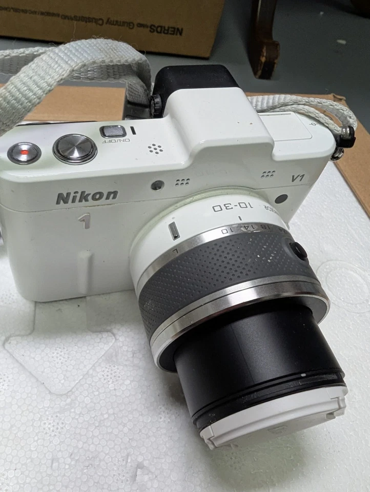 [MINT] Nikon 1 V1 Mirrorless Camera NIKKOR 10-30mm f/3.5-5.6 JAPAN -FULLY TESTED - Image 3 of 4