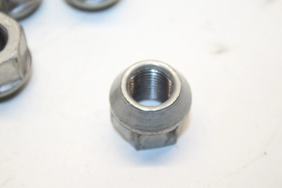 2003-2007 HUMMER H2 6.0 LUG NUT SET OF 24 OEM - Image 4 of 4