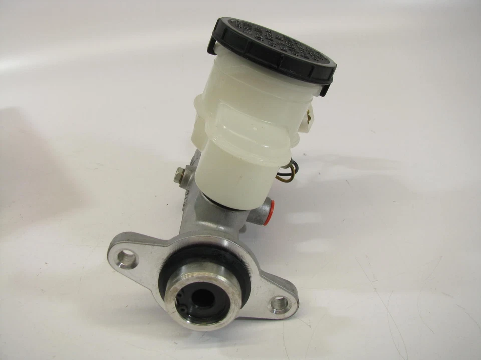 Cilindro maestro de freno Beck Arnley 072-8476 con depósito para Isuzu Trooper 1987 Foto 2 de 3