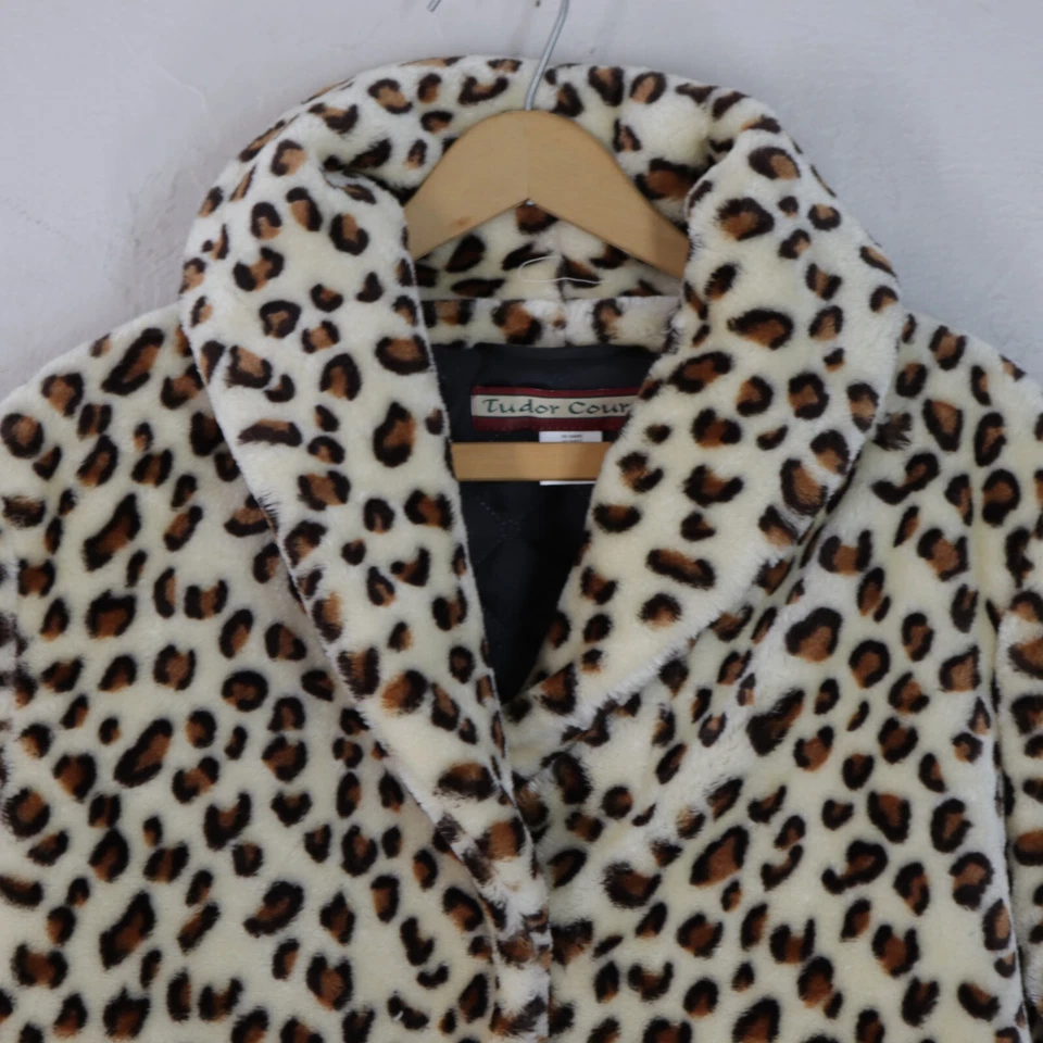 Abrigo Tudor Court M Leopardo Imitación Piel Polar Bolsillos Forro Acolchado Acurrucado a Presión Foto 2 de 4