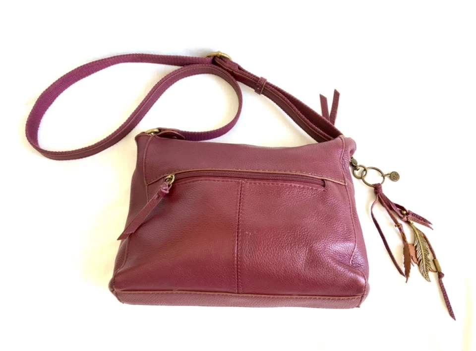 Bolso de Hombro Hobo Sak Sequoia rico tono burdeos, con un llavero de latón Foto 2 de 4