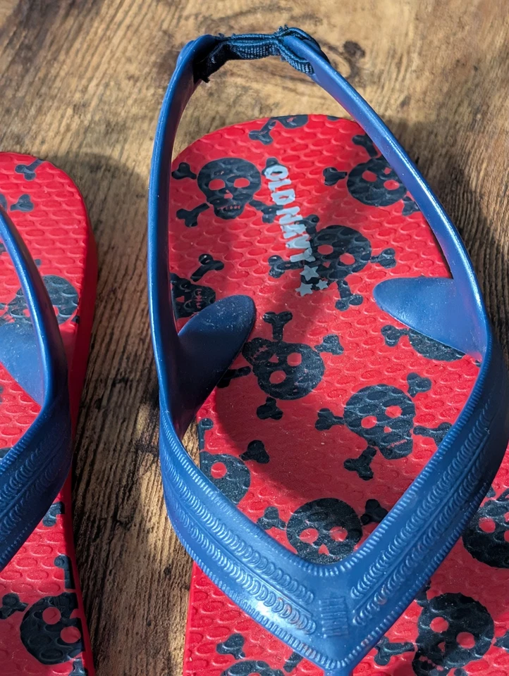 Chanclas antiguas azul marino con estampado de calaveras para niños pequeños talla 10  Foto 2 de 4