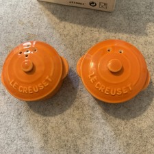 Qute Vintage Le Creuset Salt Pepper Shakers Orange Pan Design Cruet Set