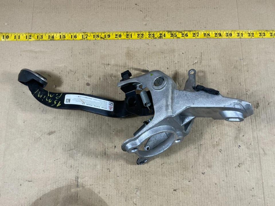 2015 Mini Cooper Paceman  Auto Trans Brake Pedal with Bracket 4000206 OEM . - Image 3 of 4