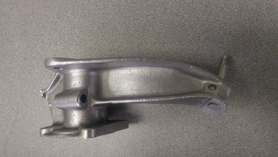 EXCELLENT USED ORIGINAL GENUINE PORSCHE 356A 356B RT REAR AXLE MOUNTING FLANGE - Image 4 of 4