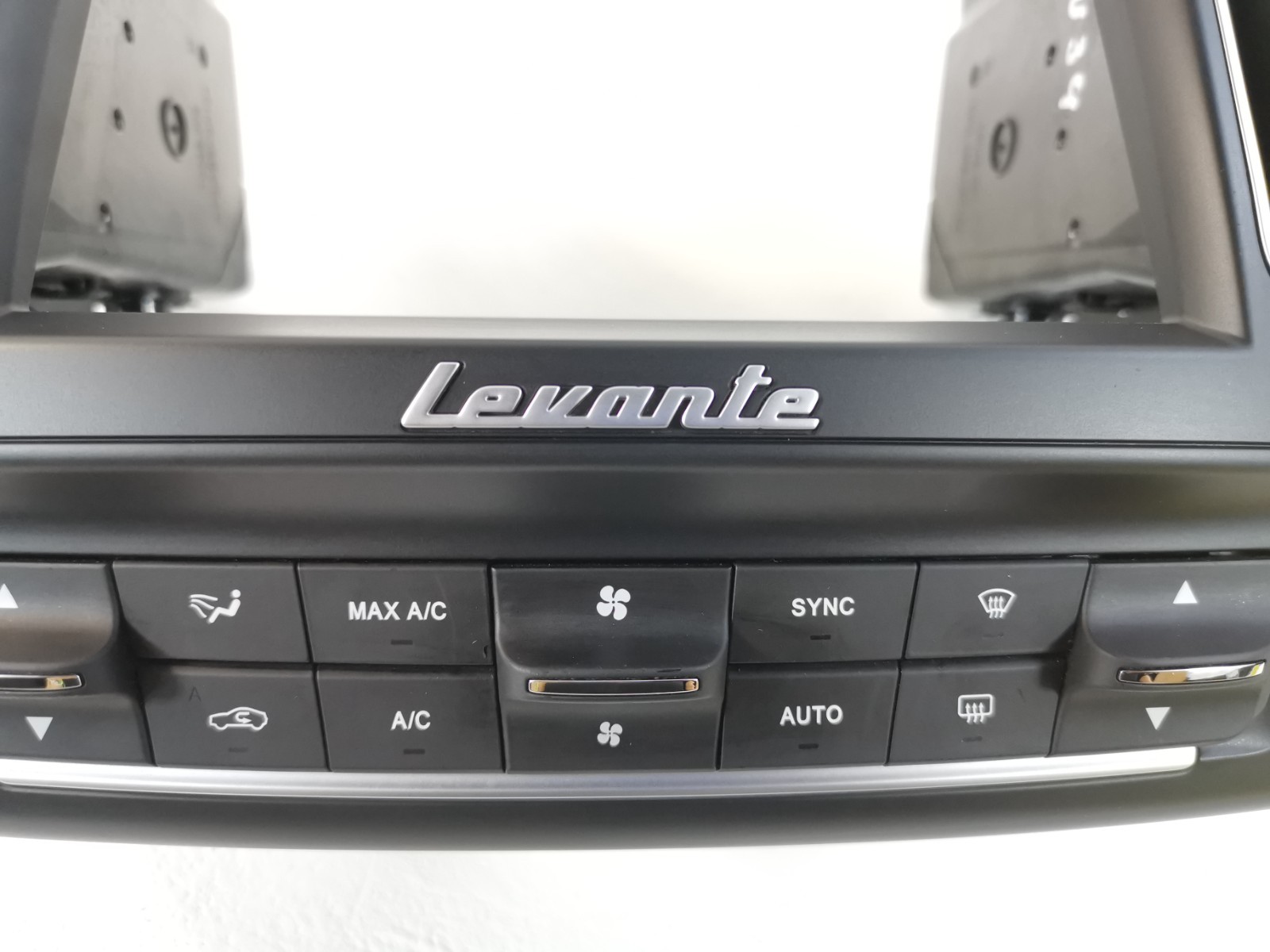 Maserati Levante 3.0 AWD 2017 Dash Center Display Trim Climate Control OEM