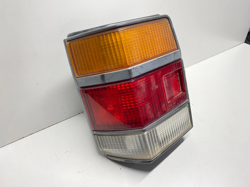 1987-1988 SUBARU JUSTY LUZ TRASERA IZQUIERDA LADO CONDUCTOR LÁMPARA OEM, 166-58267 Foto 2 de 4