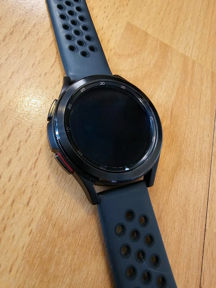 Samsung Galaxy Watch4 Classic, photo 3 of 5