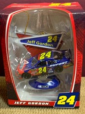 TREVCO JEFF GORDON DUPONT NASCAR 24 COLLECTIBLE CHRISTMAS ORNAMENT NIB 2007