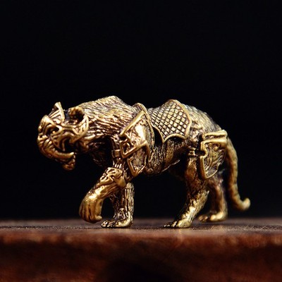 Brass Saber Toothed Tiger Paperweight Desk Ornament Tea Pet Handle Ornament