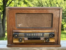 Vintage 1948 Sear & Roebuck SILVERTONE Tube Tabletop Radio Model 8052 Needs Cord