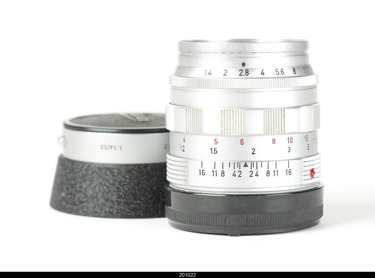 Leica Leitz Wetzlar Summilux-M 50mm F1.4 -Silver W/ Lens Leica Leitz Wetzlar Summilux-M 50mm F1.4 -Silver W/ Lens