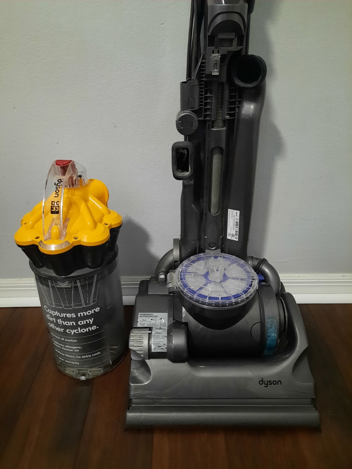 Dyson DC33 MultiFloor Bagless Upright Vacuum Cleaner Tested & Works