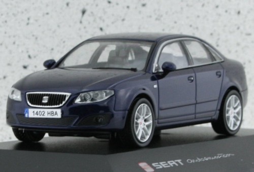 SEAT Exeo - bluemetallic - SEAT Dealer 1:43 - Picture 4 of 6