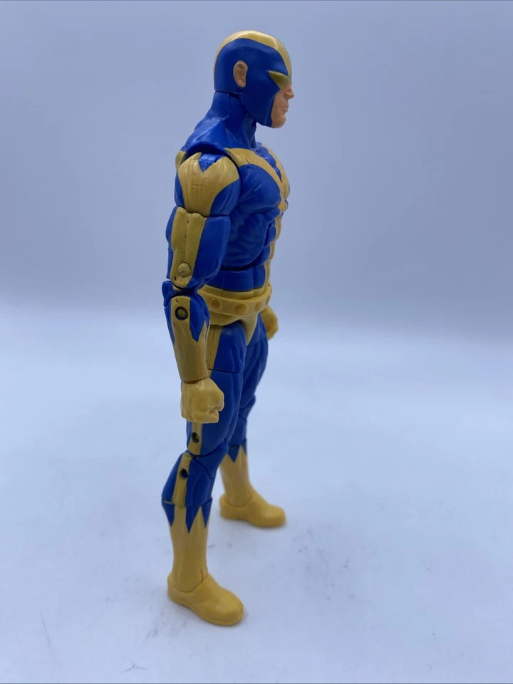 Figura de 6" traje azul/amarillo de Hank Pym GOLIATH de Marvel Legends (exclusivo de SDCC) Foto 4 de 4