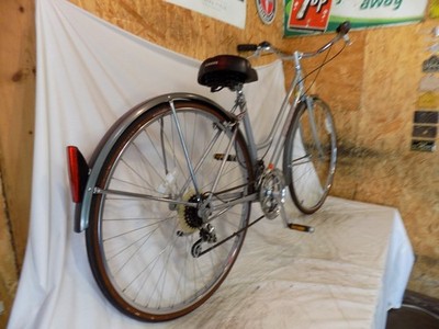 1989 SCHWINN WORLD TOURIST LADIES 10-SPEED ROAD CRUISER BICYCLE