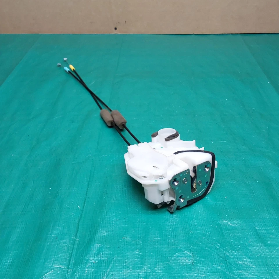 Actuador de cierre de cerradura de puerta delantera derecha Mitsubishi Outlander Sport 2011-2024 OEM Foto 3 de 4