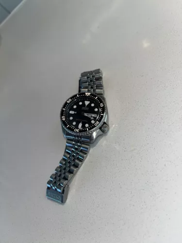 Seiko Men's Black Watch - SKX007
