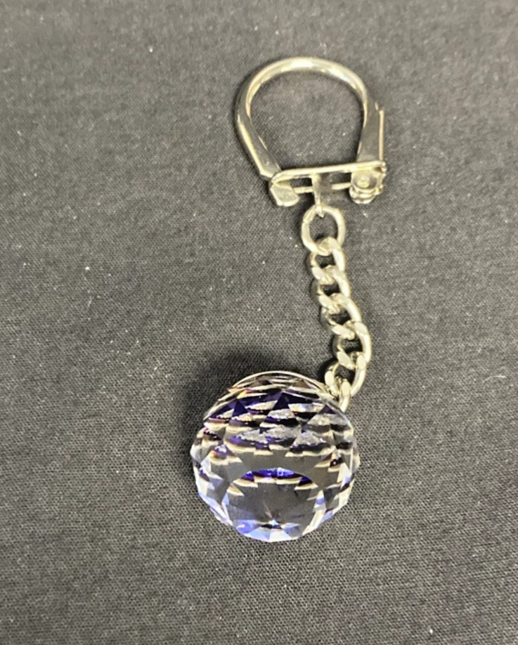 Llavero bola cristal Swarovski (destacado azul) con bolsa Foto 3 de 4
