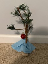 Peanuts Charlie Brown  s Christmas Tree with Blanket 14"